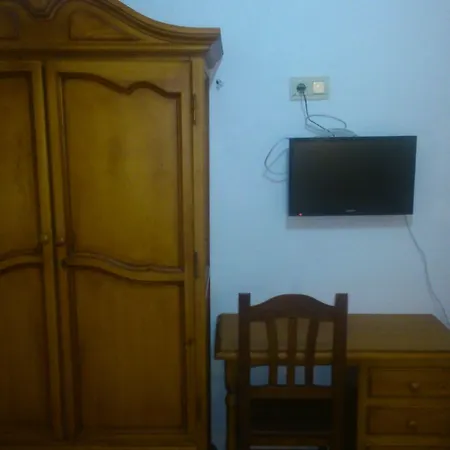 호스탈 비르겐 델 로시오 * 론다