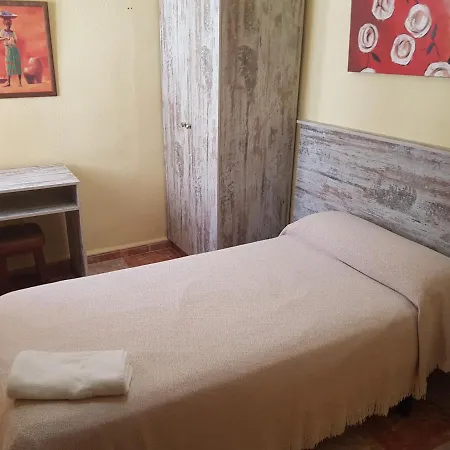 호스탈 비르겐 델 로시오 론다