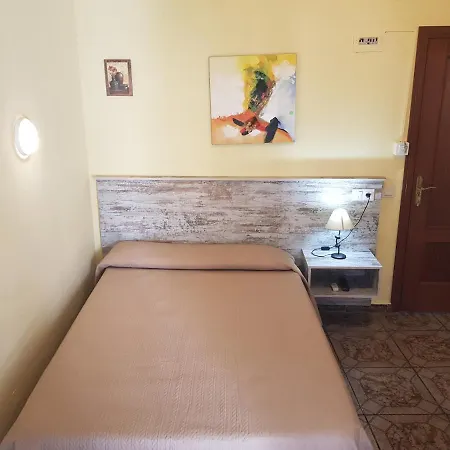 ホスタル ビルヘン デル ロシーオ ゲストハウス