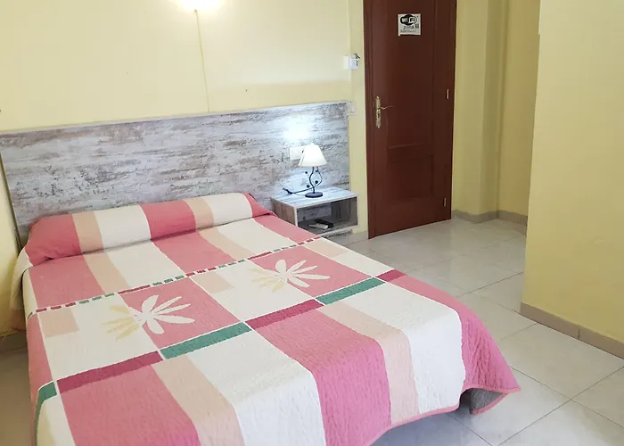 Virgen Del Rocio בית הארחה *