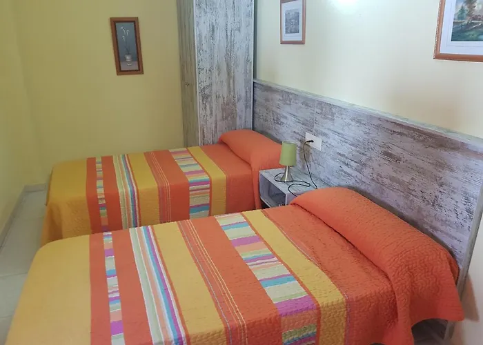 Virgen Del Rocio בית הארחה *